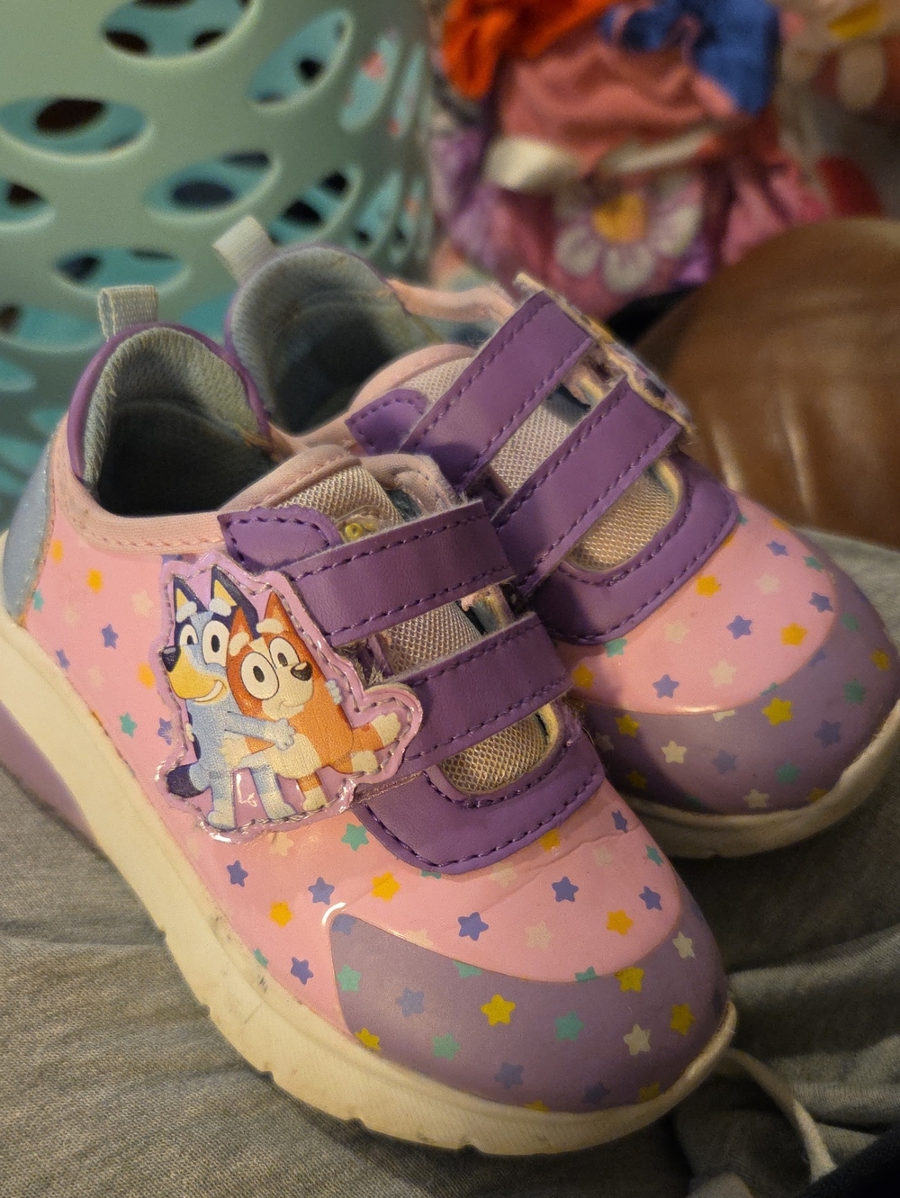 *LIGHT UP*Girls Purple and Pink Star Velcro Sneakers with Character Patch
